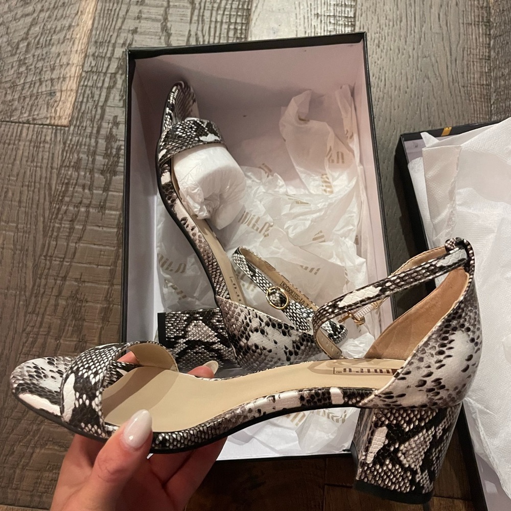 womens snake print heels size 7.5